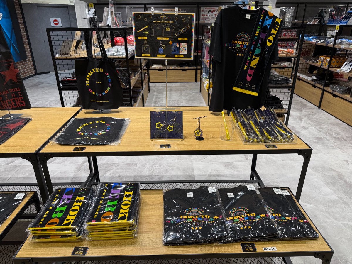 treevillage_yok's tweet photo. 【 #ツリビレ横浜 #EXILETRIBESTATION】

⭐️商品新入荷！
￣￣￣￣￣￣￣￣
 HOKUTO 1st LIVE TOUR 2026
JUKE BOX LAND LDH DREAM PARK
OFFICIAL GOODS🎡

是非店頭でのお買い物をお楽しみ下さい！

▼店舗詳細はこちら
https://t.co/wVfawrwHwa

@HOKUTOBOO36
@therampagefext
#LDHDREAMPARK2026
#吉野北人
#ETS #トラステ