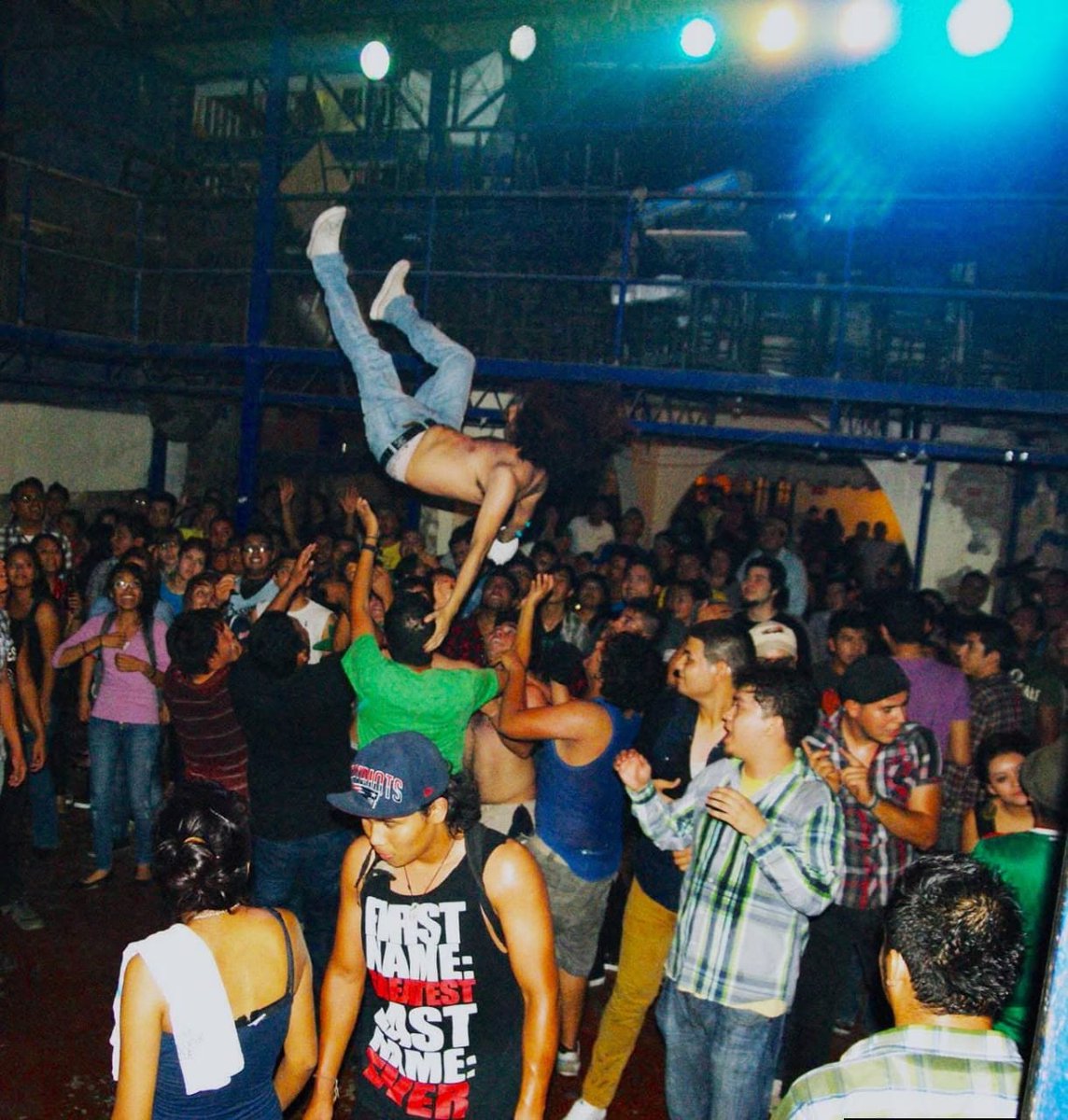 elcabritovudu's tweet photo. La Tumba es, ha sido y será, nuestra casa por siempre, lugar que vio nacer el entusiasmo de una generación por la música local... A dónde quiera que vayamos La Tumba y su gente va con nosotros ❤️ https://t.co/0oPYer7rIz