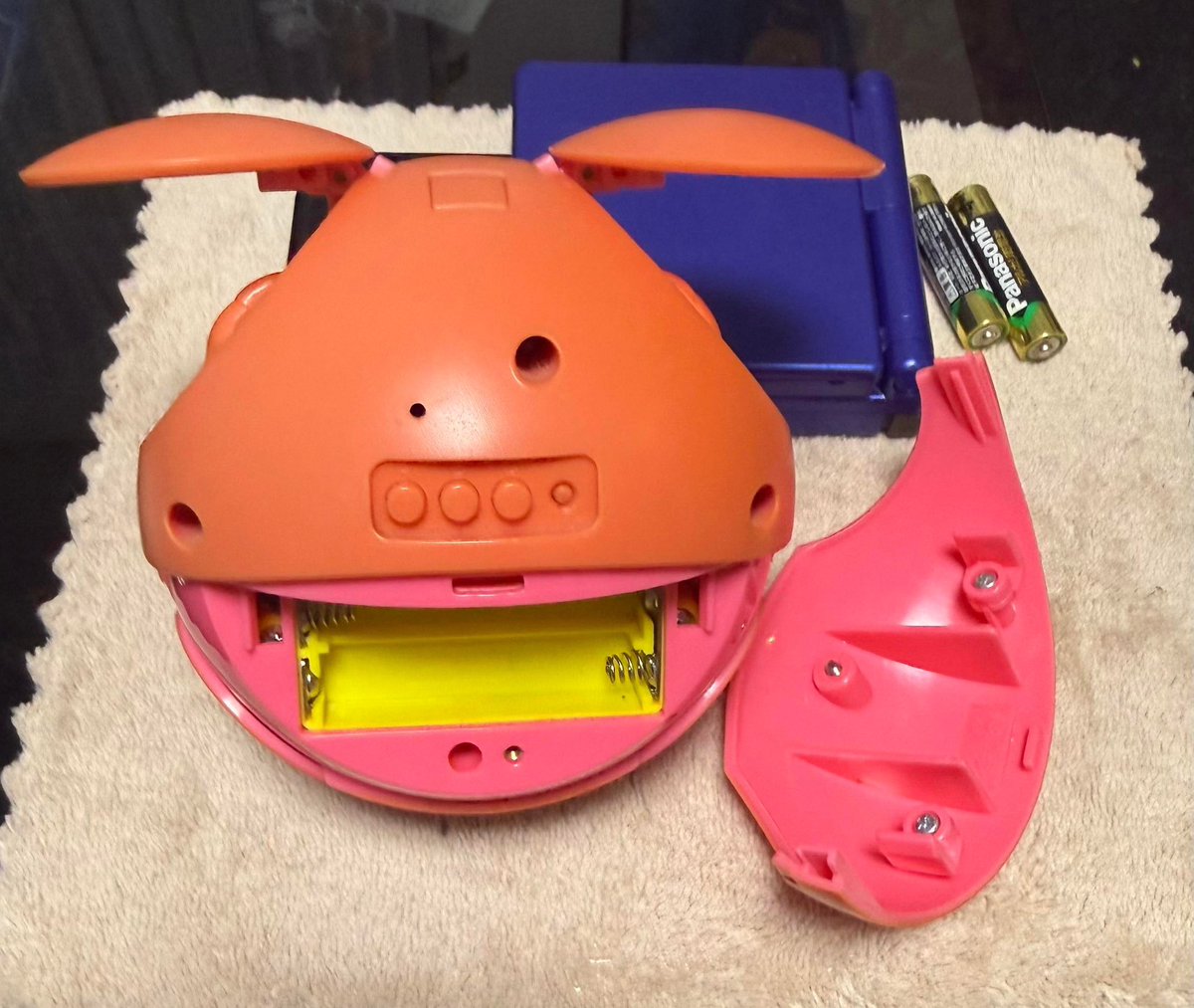 GundamBro's tweet photo. 2003 talking Pink Haro has almost turned orange after 23 years.

Credit: BlueLoose-2569 (Reddit)

#Gundam https://t.co/yRev8MnRrx