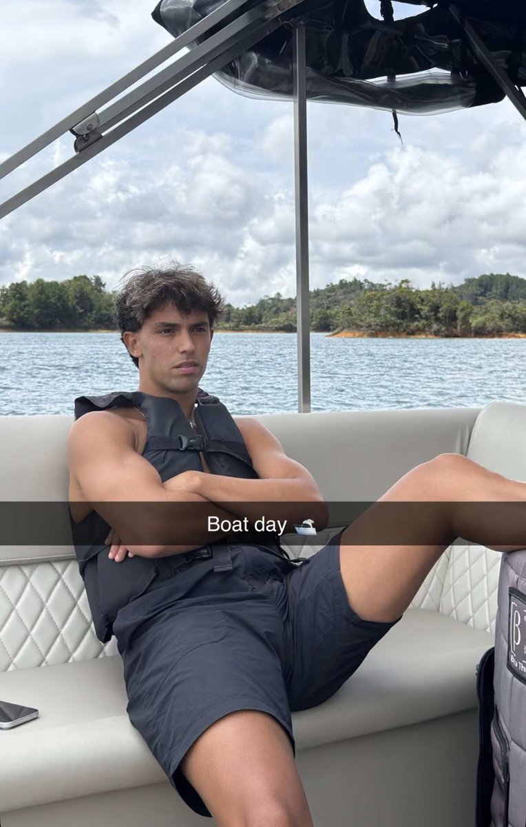 3zozy_10's tweet photo. Joao felix😵‍💫🫦 https://t.co/IsjhBvZ5FC