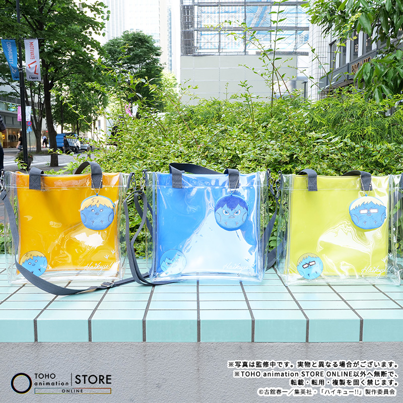 TOHOanimeSTORE's tweet photo. 【#ハイキュー!!】

＼　限定アイテム　／
ビーチボールビジュアルの「クリアバッグ（全6種）」を数量限定で好評販売中！

表にはアニマルビーチボールをデザイン！
裏面はキャラカラー＆背番号！
ショルダー紐は長さを調整できるので便利◎

別売りのダイカットアクリルパネルやジャンボうちわも入る、便利な容量！

＜店舗情報＞
 日比谷シャンテ店 ▷@TOHOenterSTORE
大阪・NU茶屋町店 ▷@TeS_OSAKA

🛒詳細はこちら
https://t.co/WfabjimbFW
#hq_anime