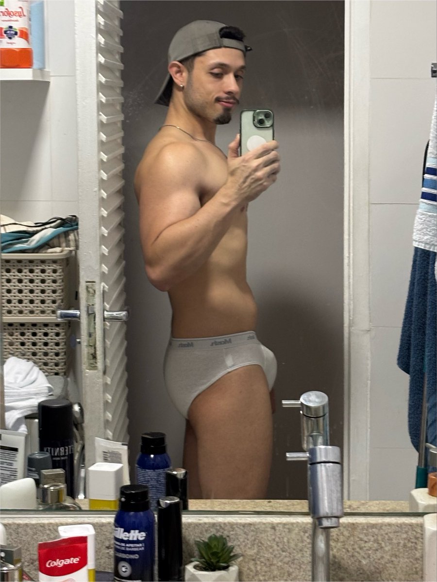 alexyzation's tweet photo. Só faltou tirar a cueca. https://t.co/ZXYe70nnIW