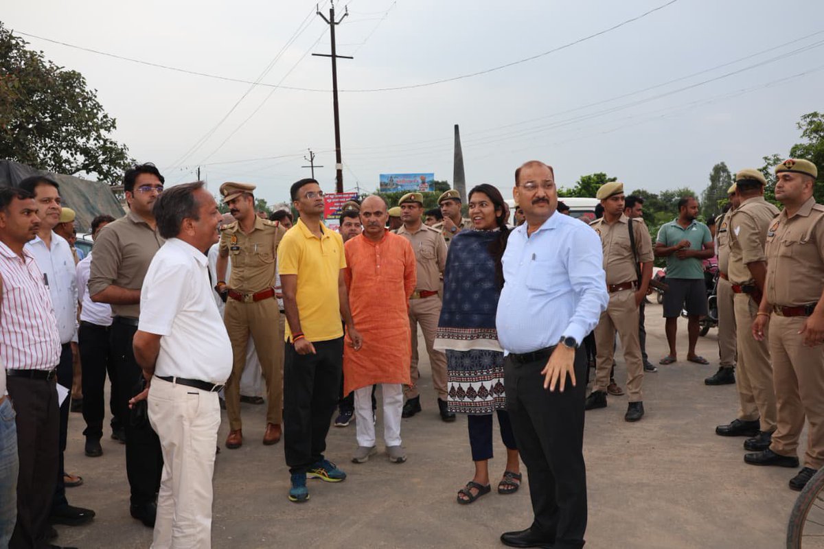 DmMeerut's tweet photo. रजवाहा कांवड मार्ग का स्थलीय निरीक्षण किया गया व संबंधित अधिकारियो को आवश्यक दिशा-निर्देश दिये गये।
@CMOfficeUP @ChiefSecyUP @UPGovt @InfoDeptUP https://t.co/jtzLDvqXc7