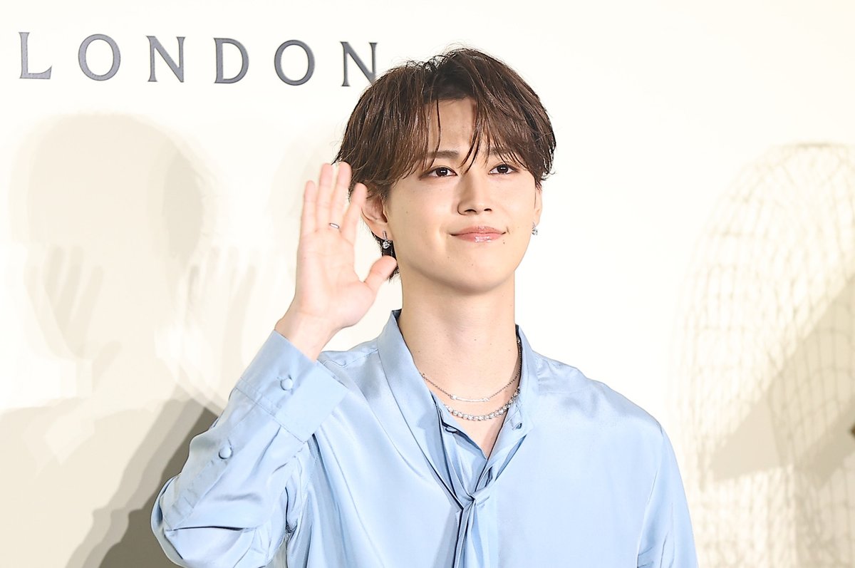 edgelinetokyo's tweet photo. 白岩瑠姫「JO MALONE LONDON」来場で「全部可愛くて」とニッコリ！青コーデで https://t.co/j1q6s9OVxQ

写真5枚・バックショット有
#JOMALONELONDON https://t.co/tF23jgGCwh