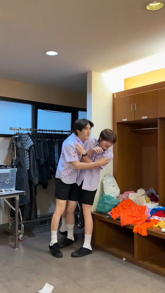 babybentenzly's tweet photo. ด่วน นักแสดงหนุ่มวายชื่อดังบ้านส้ม ตัวย่อ ตฟว. เกิดเหตุปะทะกันหลังเวที 
🫠🫠🫠🫠🫠🫠🫠🫠🫠 https://t.co/UBCVV9esmK