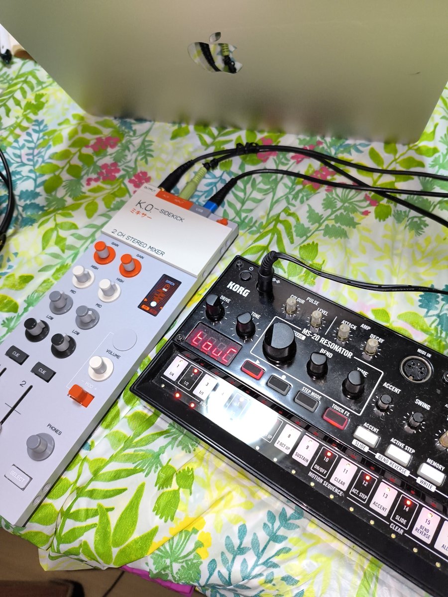 i_mecha's tweet photo. 朝の練習 #volca #teenage #sidekick https://t.co/qMCFo3WMJG