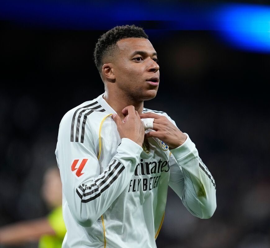 xyezerr's tweet photo. How can any Real Madrid fan genuinely like Mbappe? He literally didn't do anything for us &amp; ruined our Team completely.

From Football to Money to Locker Room problems, everything because of him, I don't understand how a actual Madridista can Support him. https://t.co/n5HOHe6s6y