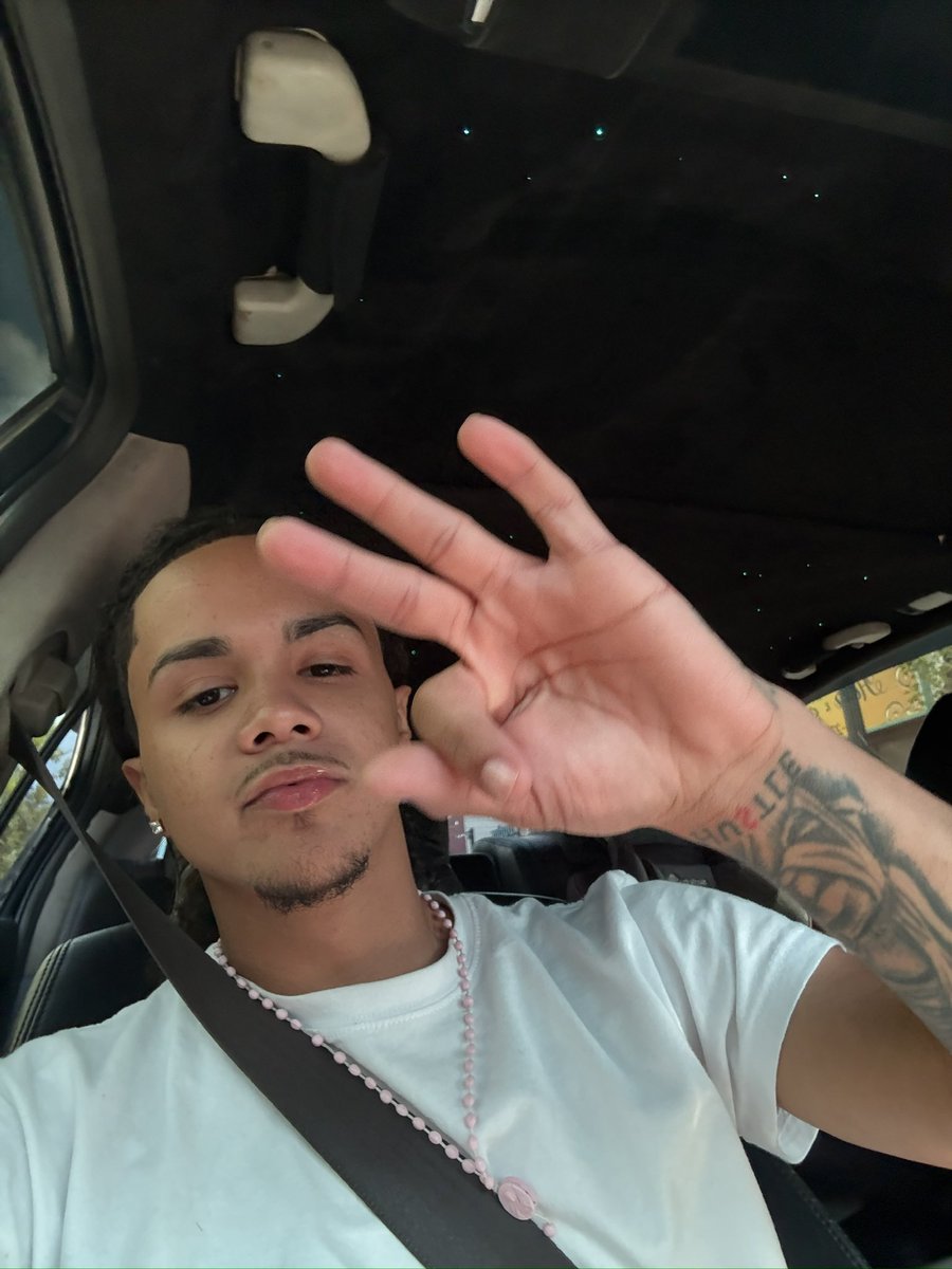 jayst3ckzx's tweet photo. pretty dick          &amp;      handsome face https://t.co/cfWDb0XmhQ