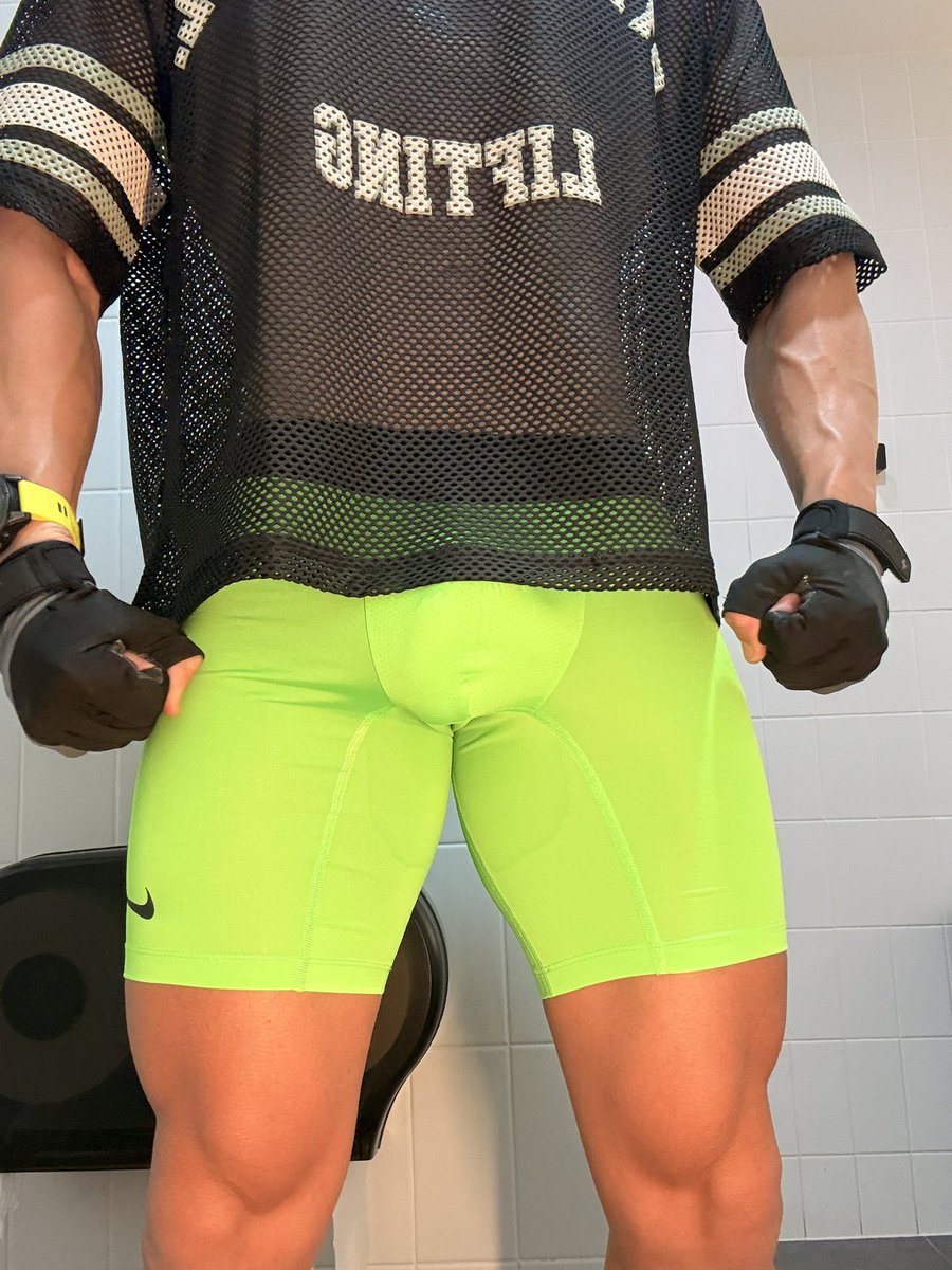 reecealpha1's tweet photo. Need more gym fits like this… https://t.co/V0v0LSXagW