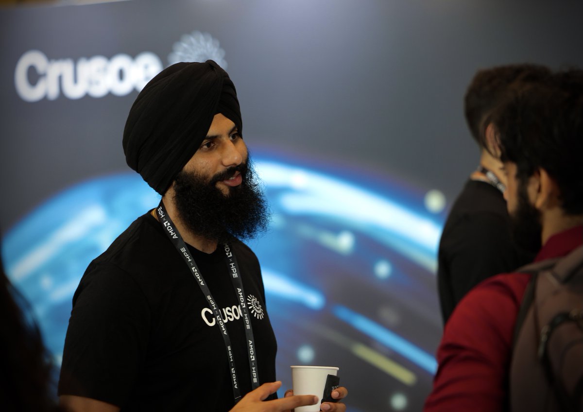 CrusoeAI's tweet photo. 📸 At #AdvancingAI, Crusoe leaders joined AMD’s Director to discuss how @AMD Instinct™ MI355X GPUs extend our Managed Inference offering.
More on our collaboration: 🔗 https://t.co/N1aCHzw8J2 https://t.co/Vs1V2wWs84