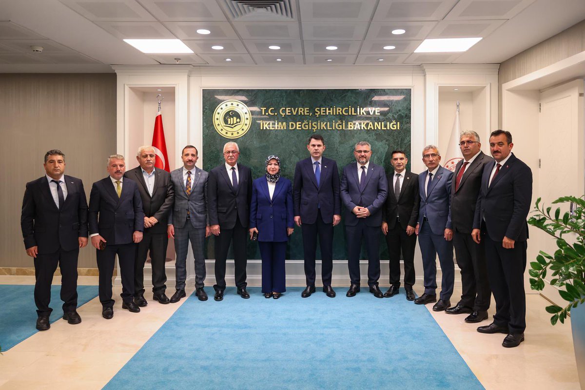 hhkaratas's tweet photo. Doğanşar’ımız için Ankara’dayız…

Çevre, Şehircilik ve İklim Değişikliği Bakanımız Sayın Murat Kurum’u; AK Parti Sivas Milletvekilimiz Sayın Rukiye Genç Toy, AK Parti İl Başkanımız Sayın Yusuf Tanrıverdi ve belediye başkanı arkadaşlarımızla birlikte ziyaret ettik.

Ziyaretimizde ilçemizle ilgili konularda istişarelerde bulunarak kıymetli desteklerini aldık.

Sayın Bakanımıza ilçemize göstermiş oldukları yakın ilgi ve destekleri için teşekkür ediyor, şükranlarımı sunuyorum.