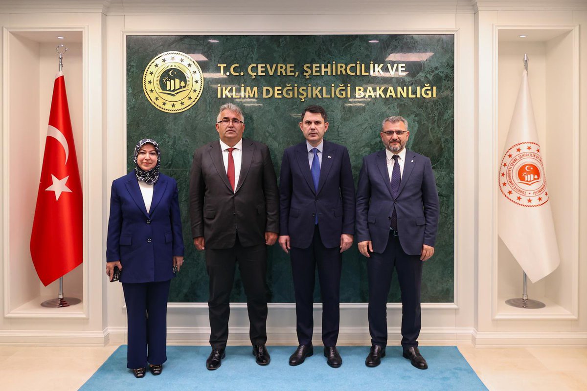 hhkaratas's tweet photo. Doğanşar’ımız için Ankara’dayız…

Çevre, Şehircilik ve İklim Değişikliği Bakanımız Sayın Murat Kurum’u; AK Parti Sivas Milletvekilimiz Sayın Rukiye Genç Toy, AK Parti İl Başkanımız Sayın Yusuf Tanrıverdi ve belediye başkanı arkadaşlarımızla birlikte ziyaret ettik.

Ziyaretimizde ilçemizle ilgili konularda istişarelerde bulunarak kıymetli desteklerini aldık.

Sayın Bakanımıza ilçemize göstermiş oldukları yakın ilgi ve destekleri için teşekkür ediyor, şükranlarımı sunuyorum.