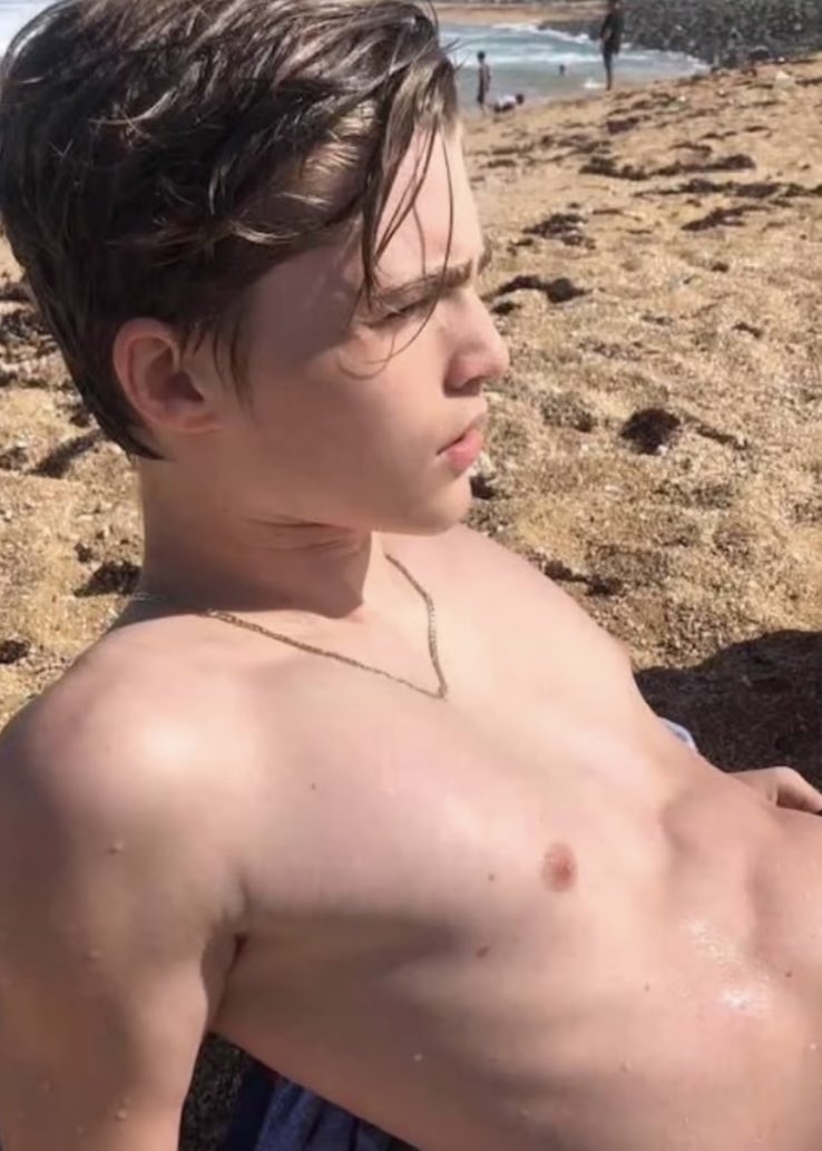 pookieballl's tweet photo. el crush de varias pero especialmente el mío https://t.co/1nREqKuUDS