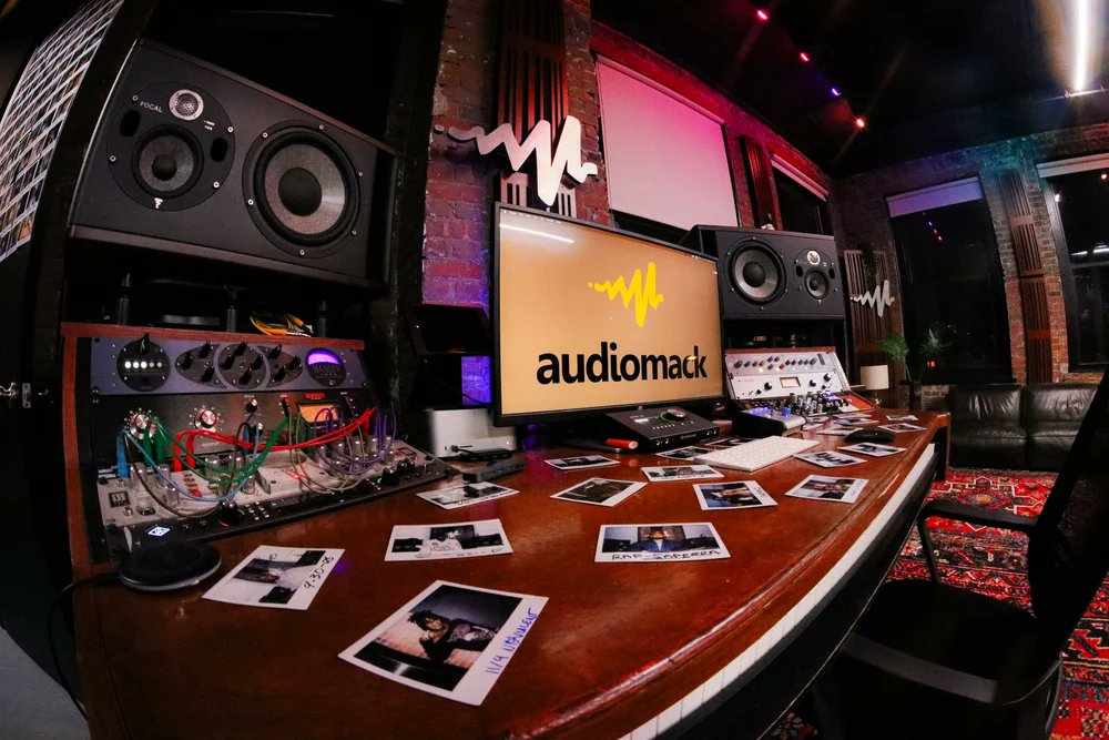 BrianZisook's tweet photo. Friends, we're hiring engineers for @Audiomack Studios.

If you're based in NYC and interested, or know someone who might be, please send me an email (in bio). https://t.co/p5QrYLw53Z