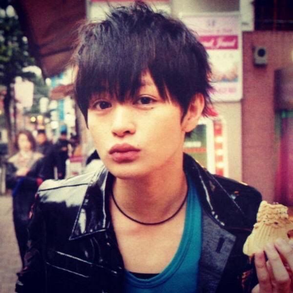 chama__xox's tweet photo. マジで、平成の上田竜也と瀬戸康史が神😍
付き合いたい😍この甘いイケメン、リアルにいなさすぎ、せめて平成のヘアセ���ト流行ってほしい、たのむから https://t.co/6O8dgYBOsF