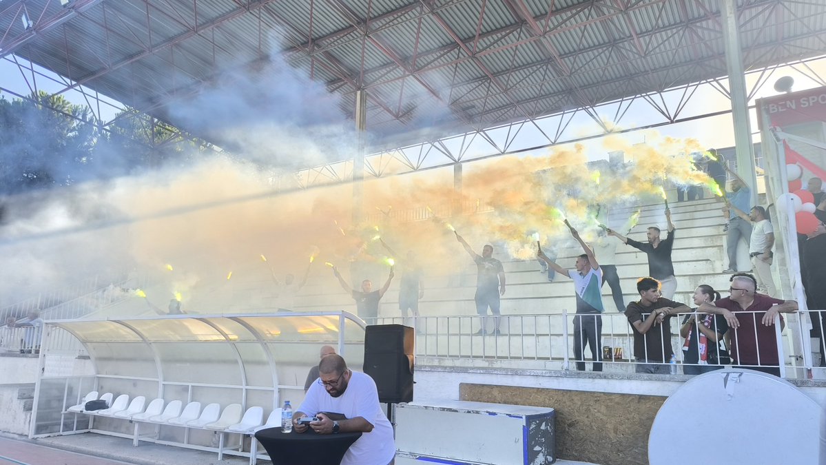 GemlikAkparti's tweet photo. Yeni sezon, yeni hedefler, aynı mücadele ruhu!
Gemlik Futbol Kulübümüzün TFF 3. Lig yolculuğundaki ilk antrenmanında takımımızın yanındaydık.

Teknik ekibe ve futbolcularımıza mücadele ve zaferlerle dolu bir sezon diliyoruz. Yeni sezonda da desteğimiz her zaman sizinle. ++ https://t.co/gnZ9QufKrV