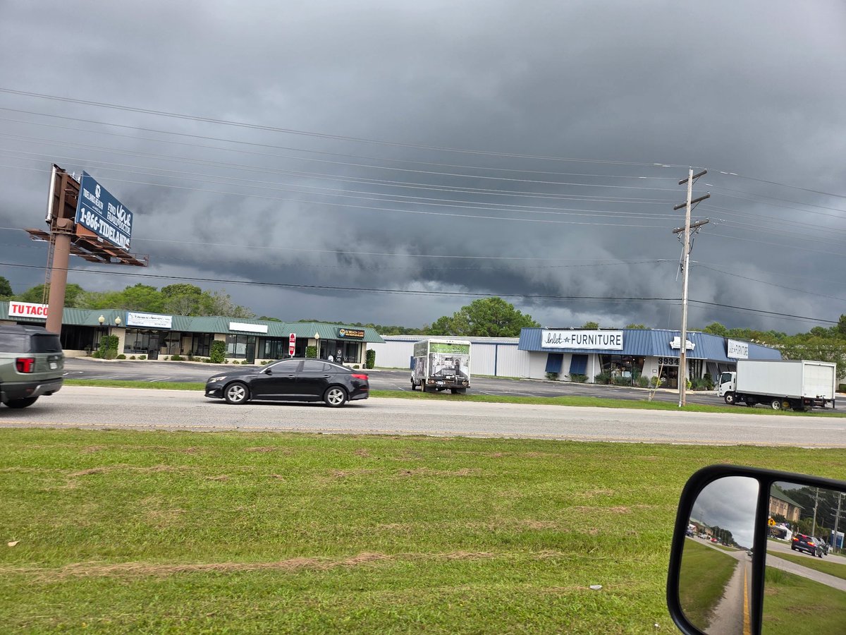 mbAwareWx's tweet photo. Current view of storms loving into the area from Murrells Inlet. #scwx https://t.co/wPm6ApVBcE