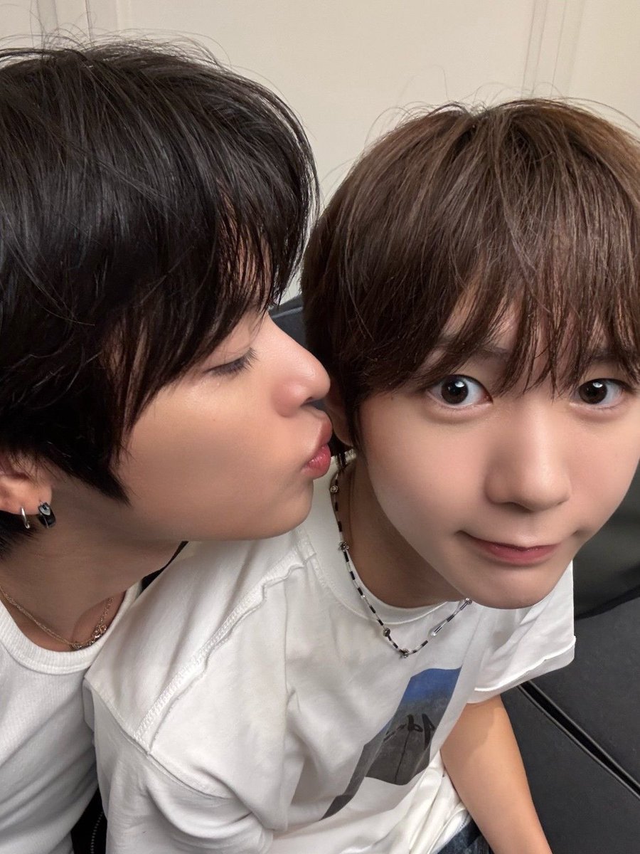 daeyoungdayday's tweet photo. 사랑스러운 쿠료미즈야 https://t.co/FyL25vkCNw