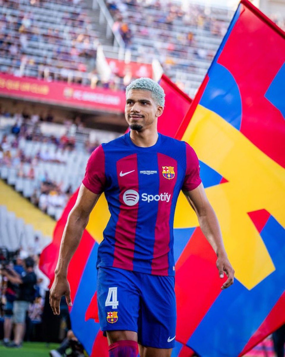aleeexFCB's tweet photo. Basta ya de ser una ONG.

Fuera todos. Make Barcelona Great Again. https://t.co/6c0xF0NqWi
