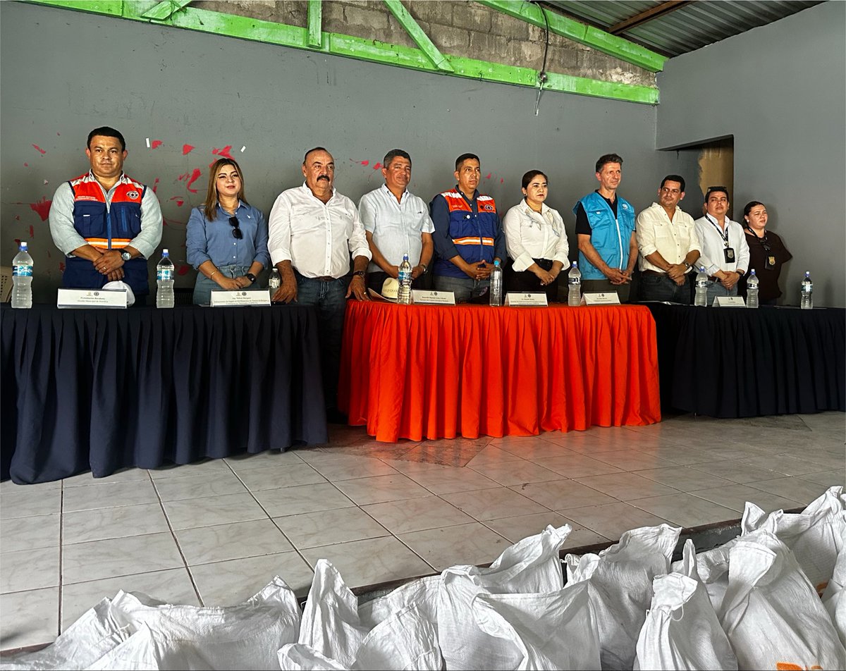 ONUHonduras's tweet photo. Hoy acompañamos la entrega realizada por @copecogob en Morolica, Choluteca, como parte del Plan Nacional de Sequía. Gracias por la invitación a ser testigos de esta entrega.

Reafirmamos nuestro compromiso de continuar acompañando y complementando la acción humanitaria en 🇭🇳. https://t.co/Rf57nlSOvl