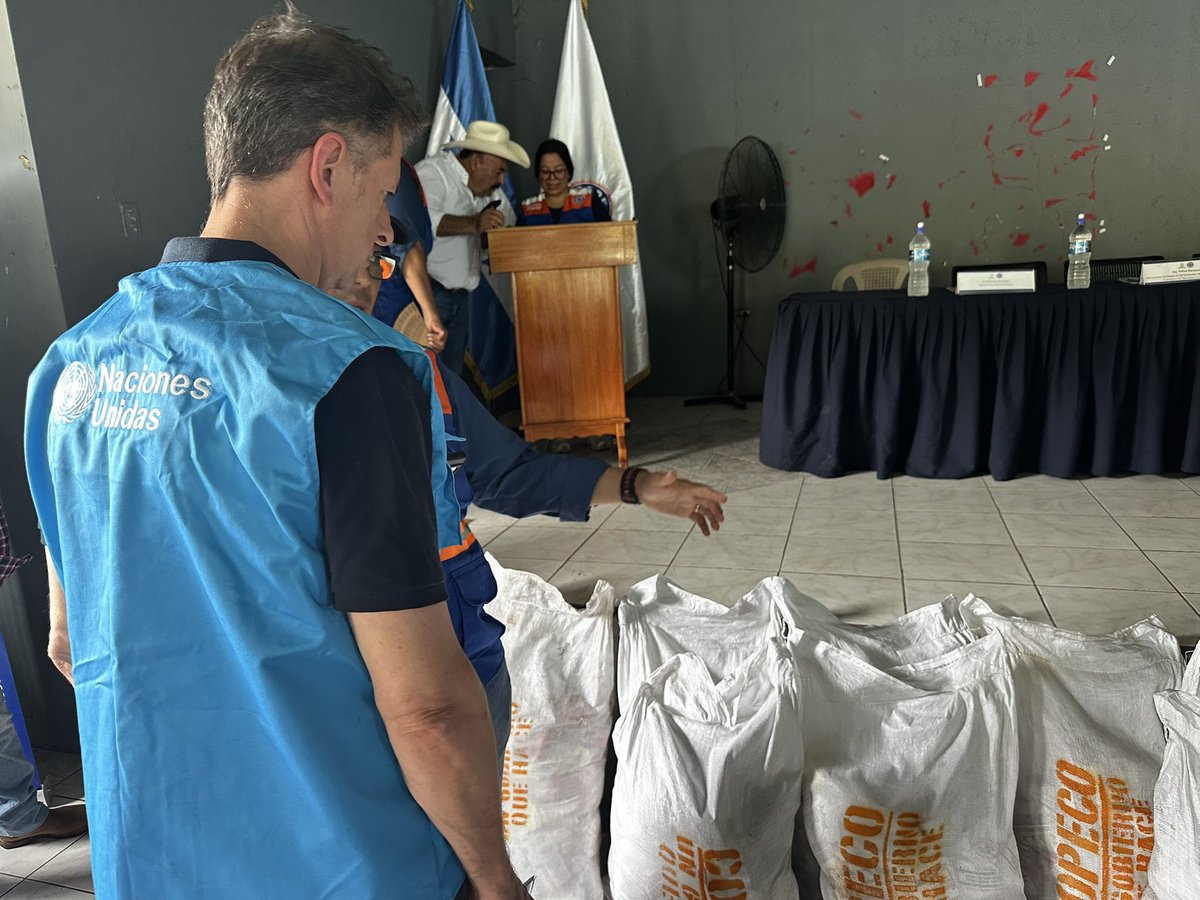 ONUHonduras's tweet photo. Hoy acompañamos la entrega realizada por @copecogob en Morolica, Choluteca, como parte del Plan Nacional de Sequía. Gracias por la invitación a ser testigos de esta entrega.

Reafirmamos nuestro compromiso de continuar acompañando y complementando la acción humanitaria en 🇭🇳. https://t.co/Rf57nlSOvl