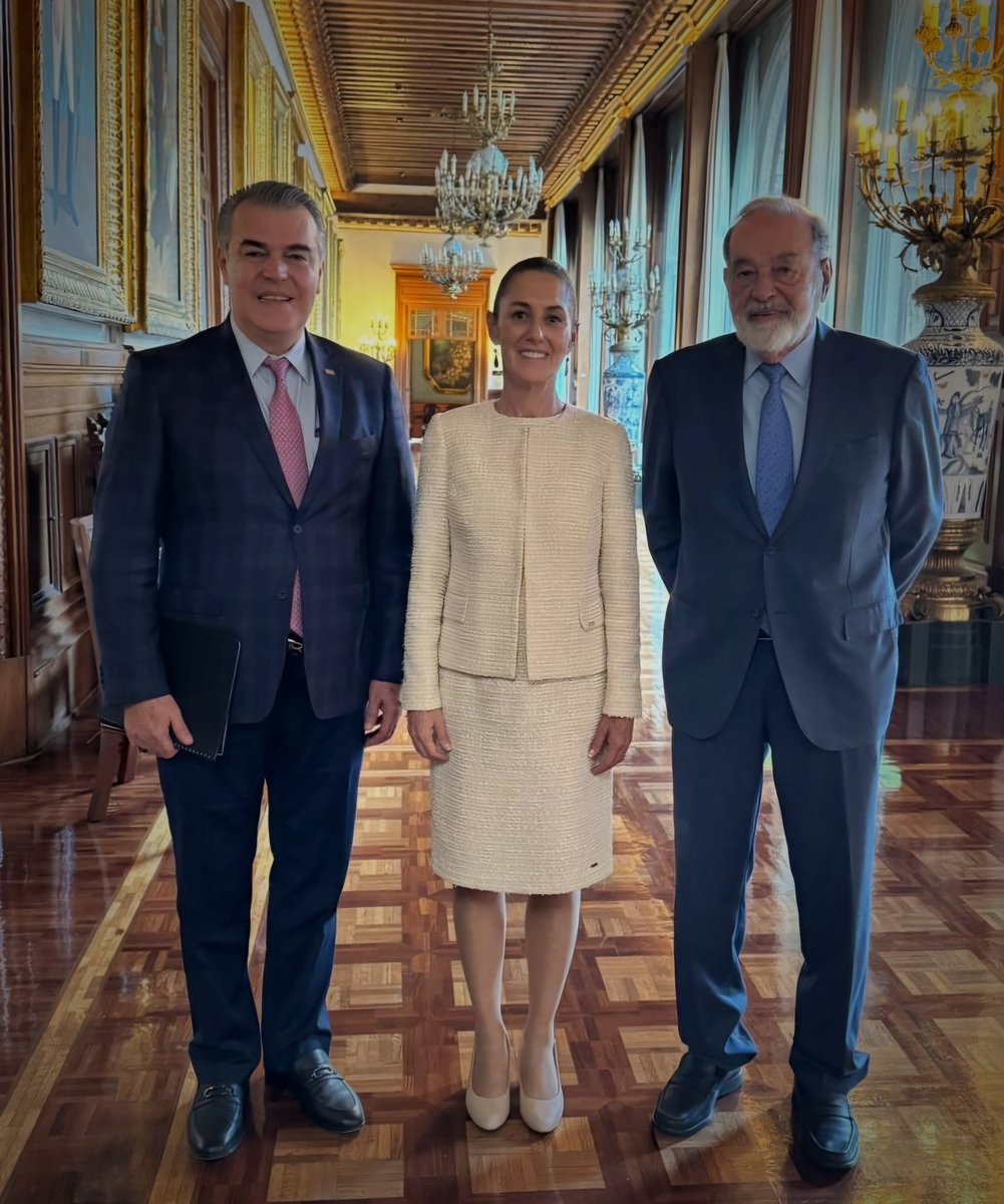 yorchelio's tweet photo. No tenemos idea de "quién estaba detrás" de los estudiantes del politécnico que denuncian la precarización de la educación pública (aunque el oficialismo omita el sentido de la protesta), pero sí sabemos quiénes están detrás de la clase política que nos mal gobierna. https://t.co/I9PeWoblcM