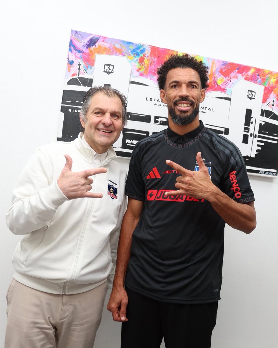 TouchlineX's tweet photo. 🚨 𝗢𝗙𝗙𝗜𝗖𝗜𝗔𝗟: Vozinha has signed his contract with Chilean club Colo-Colo. https://t.co/qBhklyDkPb
