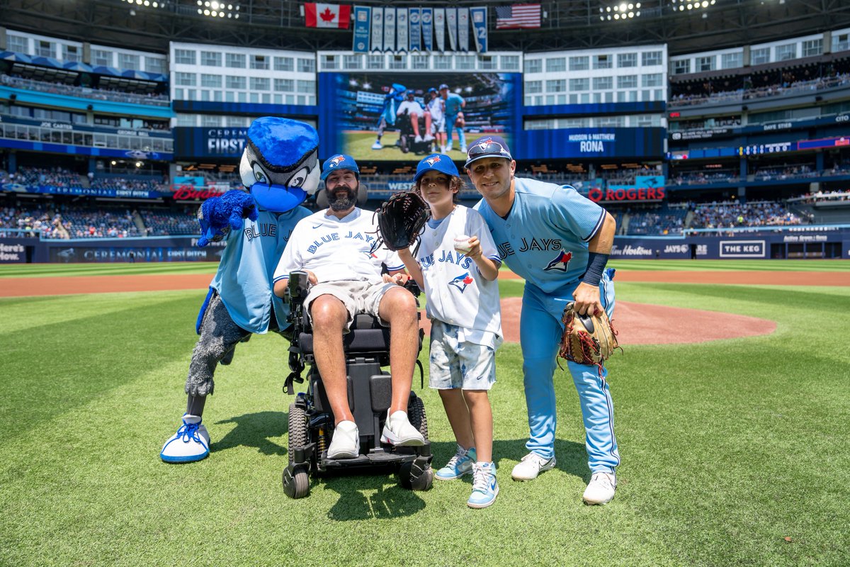 BlueJays's tweet photo. 🫶 @DaultonVarsho25 🫡 https://t.co/itn4DOpknK