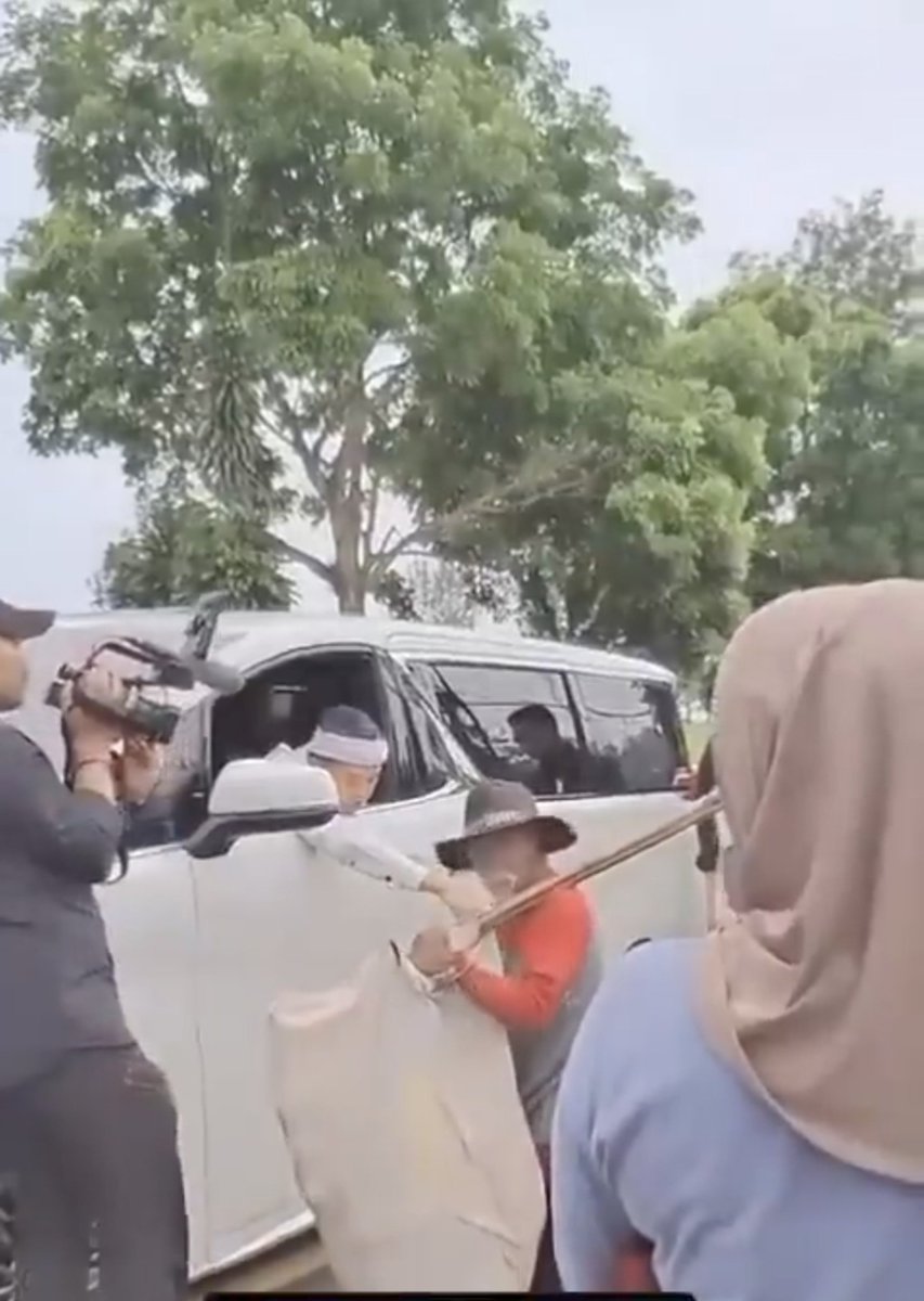 MiskinTV_'s tweet photo. Ternyata emang 'content creator'.
Pakai kru dan multicam. https://t.co/UcxbkgRTPT