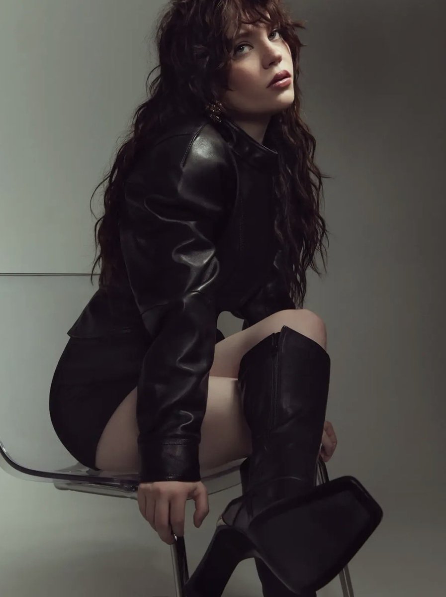 dailysoapy's tweet photo. More of Sophie Thatcher for Hollywood Reporter. 🖤 https://t.co/0Mi6iWtnLH