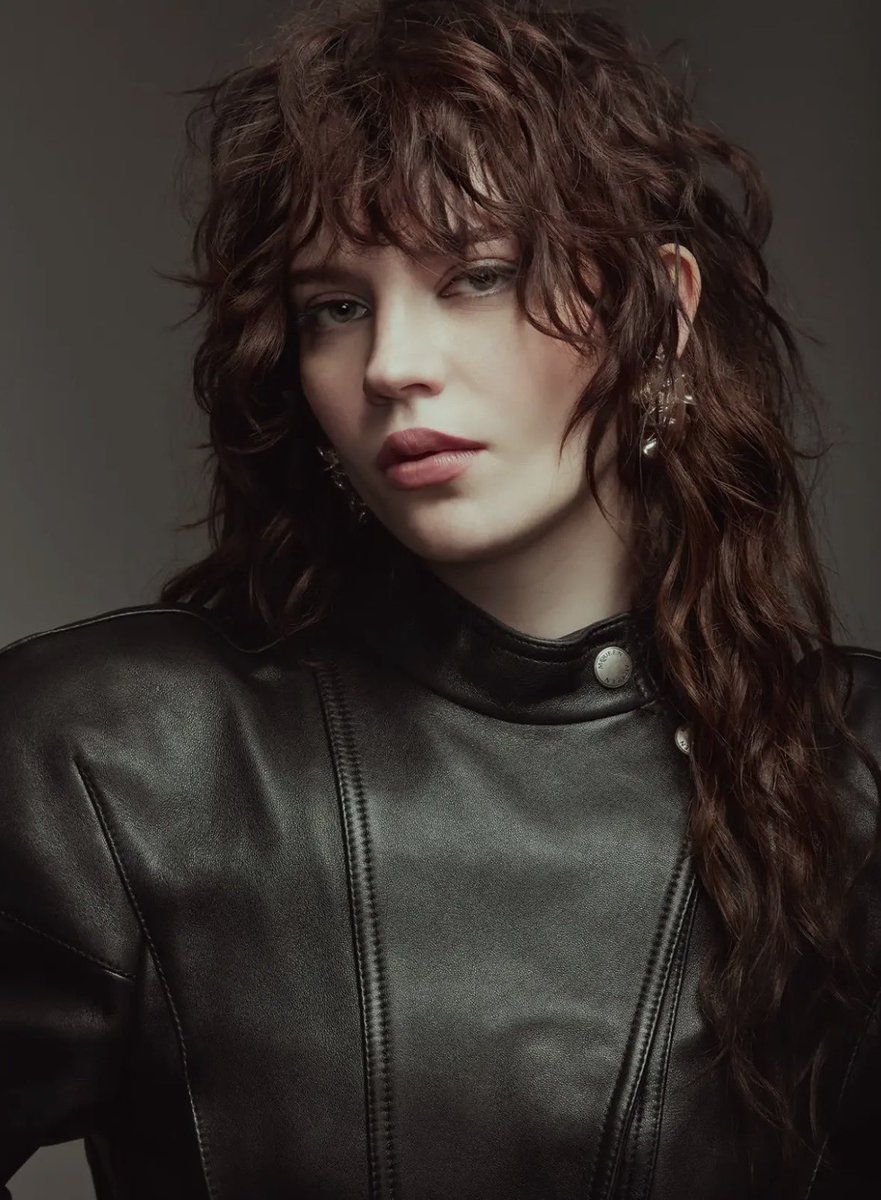 dailysoapy's tweet photo. More of Sophie Thatcher for Hollywood Reporter. 🖤 https://t.co/0Mi6iWtnLH