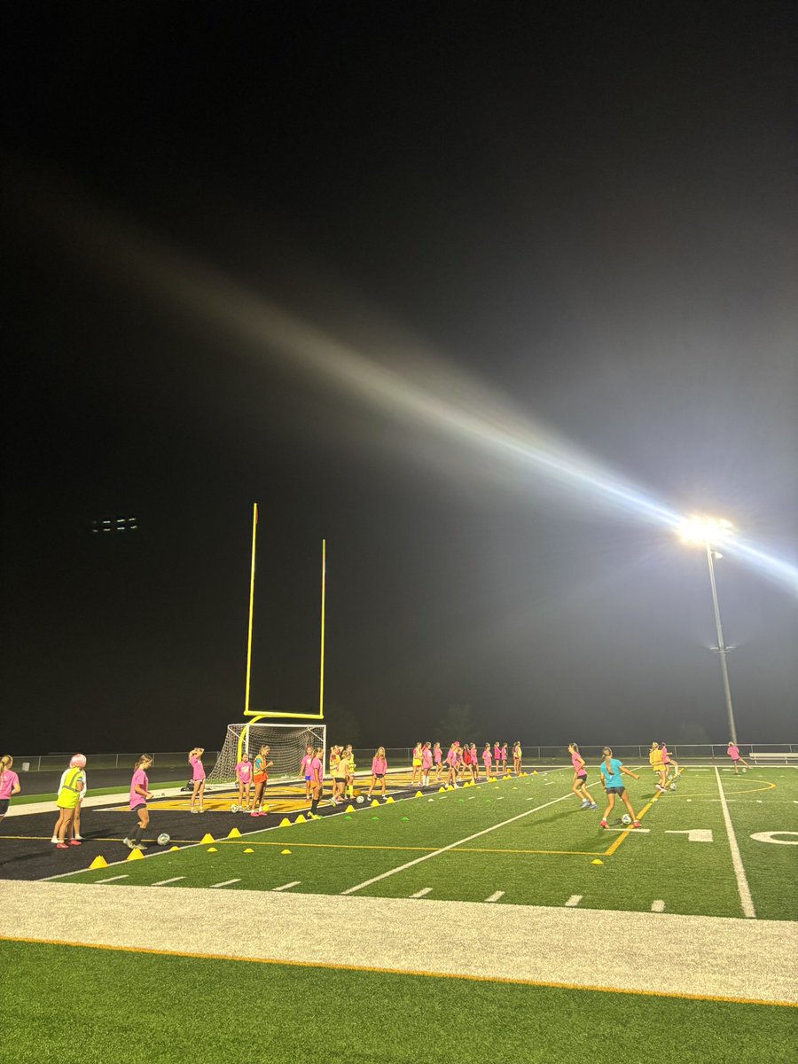 LadyBearsFutbol's tweet photo. Day 1 of Captains ✅ We had a blast at midnight practice last night and then enjoyed fueling up this morning! 🥞😋 See you all at 8am at the City Fields tomorrow! https://t.co/cz4a33WzqZ