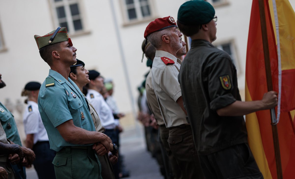 NoahXFrank's tweet photo. Today, I had the honor of bearing the National Flag of the Kingdom of Spain at the opening ceremony of the 68th Military World Pentathlon Championship at the MilAk in Wiener Neustadt, the world's oldest active military officer academy, as part of Militärkommando Burgenland.

Photo source: Bundesheer Events

#Bundesheer #military @Bundesheerbauer @CasaReal @EjercitoTierra #europe