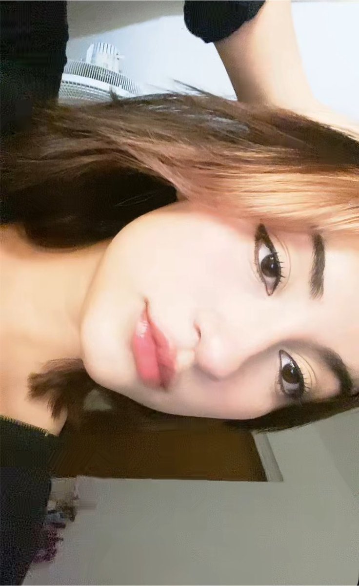 catarmylv's tweet photo. Eu e o tae lorenos 💛🖤
#ARSD #armyselcaday #arsd #bts https://t.co/7r96jYyE8Z