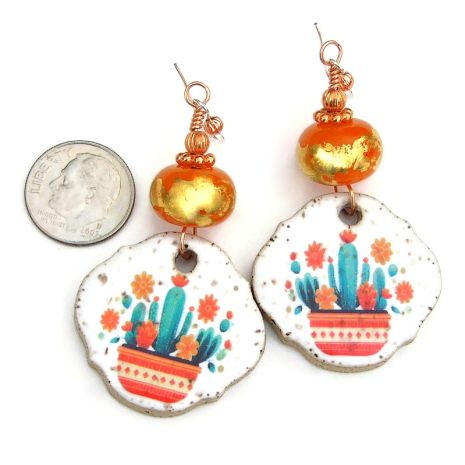ShadowDogDesign's tweet photo. New! Colorful artisan ceramic #cactus / succulents #flowers #earrings w/ gold foil wrapped orange lampwork glass beads!  via @ShadowDogDesign #ShopSmall #Handmade #CactusLover #CactusEarrings      https://t.co/RUSCqqtZ0a https://t.co/kM0jAxcQH1