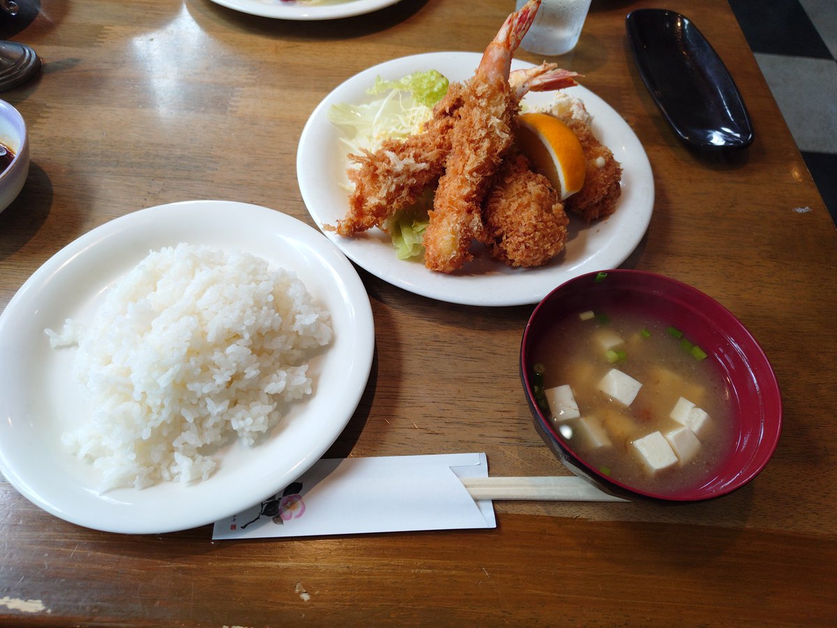 hachineko0915's tweet photo. ロゼさんのフライは美味です https://t.co/Fry4YLdCX2