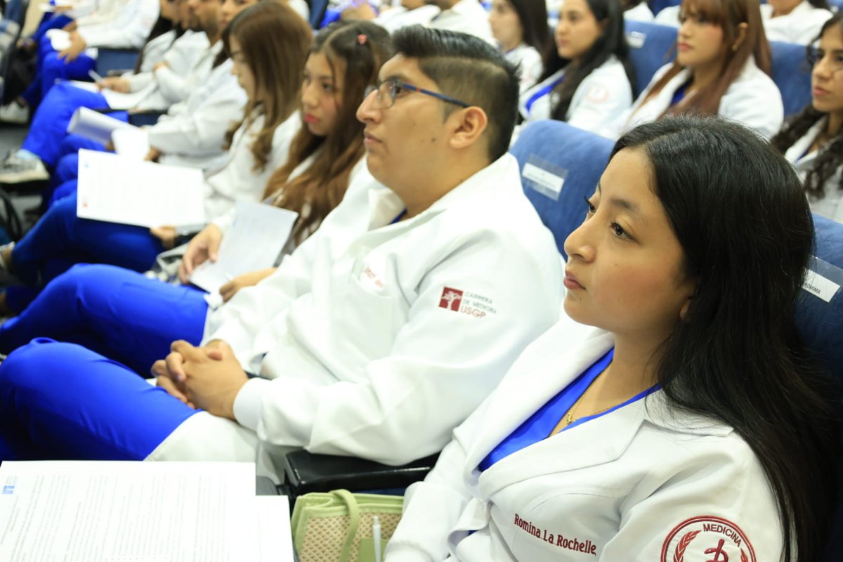 USGPOFICIAL's tweet photo. 🩺 Un paso más hacia el ejercicio profesional.
Los estudiantes de 10.º nivel de la carrera de #Medicina de la #USGP participaron en la Elección y Asignación de Plazas del Internado Rotativo, una etapa clave en su formación académica que les permitirá fortalecer sus competencias en escenarios reales de atención en salud.
Les deseamos éxito en esta nueva experiencia de aprendizaje y servicio a la comunidad 👩🏻⚕️👨🏻⚕️.
#InternadoRotativo #FormaciónProfesional #Salud