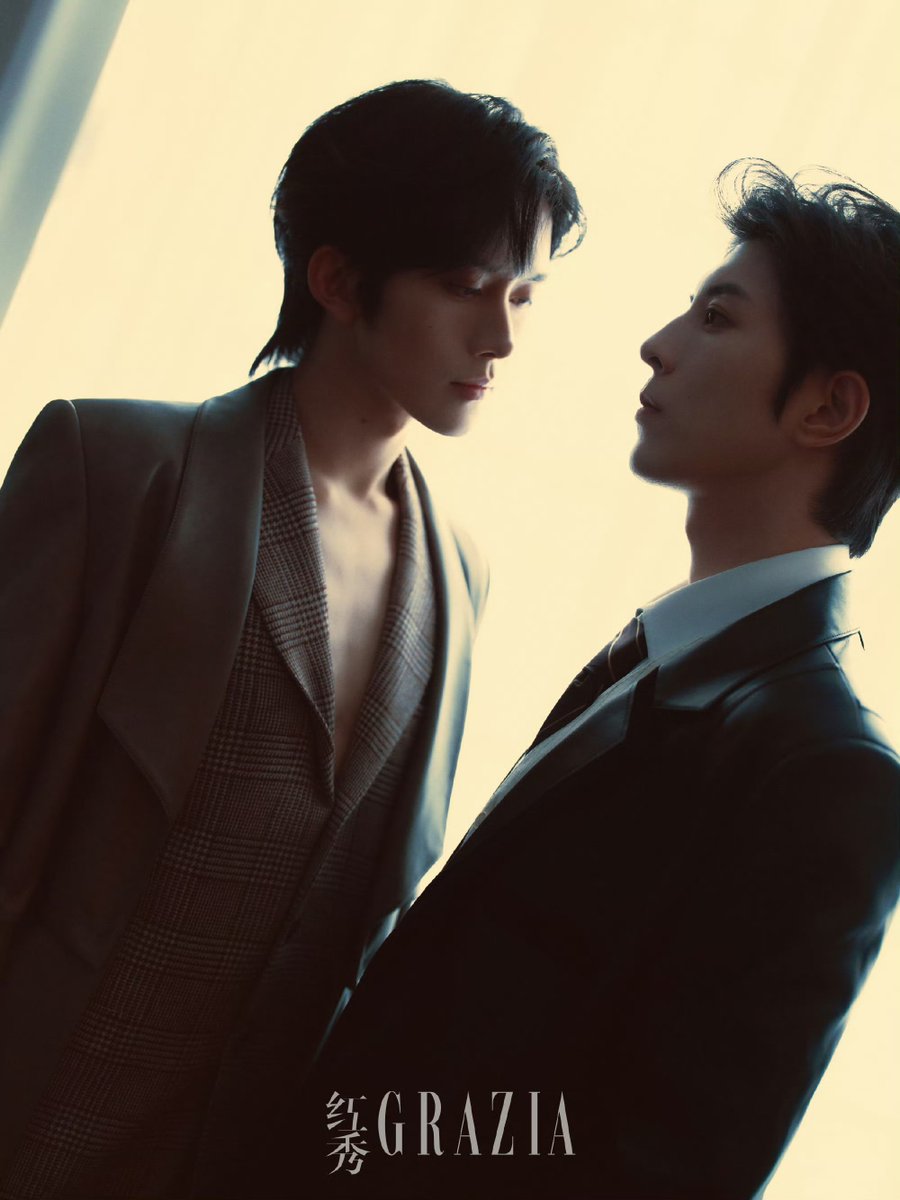 XINGQIUGLOBAL's tweet photo. 03082026 ZONA 20 MILANO RED NOTE UPDATE 

ZONA20 MILANO | GRAZIA CHINA XINGQIU DUO COVER  

​Music duo stuns in ZONA20 MILANO's classic asymmetric high-gloss leather coat and signature brown sheepskin trench coat for their GRAZIA China duo cover shoot.

🔗https://t.co/lqysnkocR8

XINGQIU GRACES GRAZIA
#XINGQIUforGRAZIA 

#ELIOTHUANG #HUANGXING #黄星 #KIPUKAQIU #QIUDINGJIE #邱鼎杰 #XINGQIU #XYQQJ