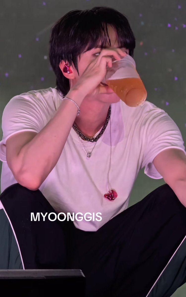 kuroforsjk's tweet photo. kim seokjin. https://t.co/hhnISmTo95