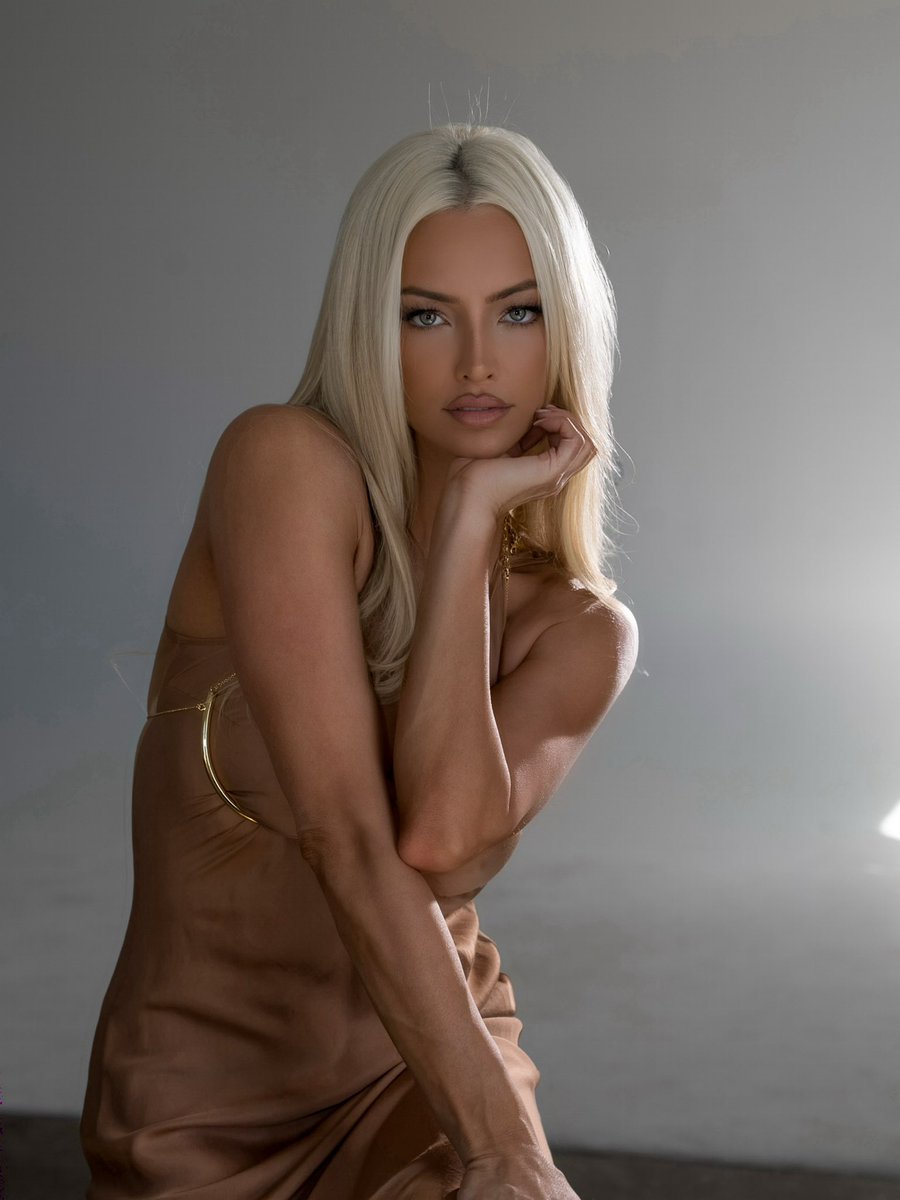 LindseyPelas's tweet photo. 😘 https://t.co/R01eozT6ng