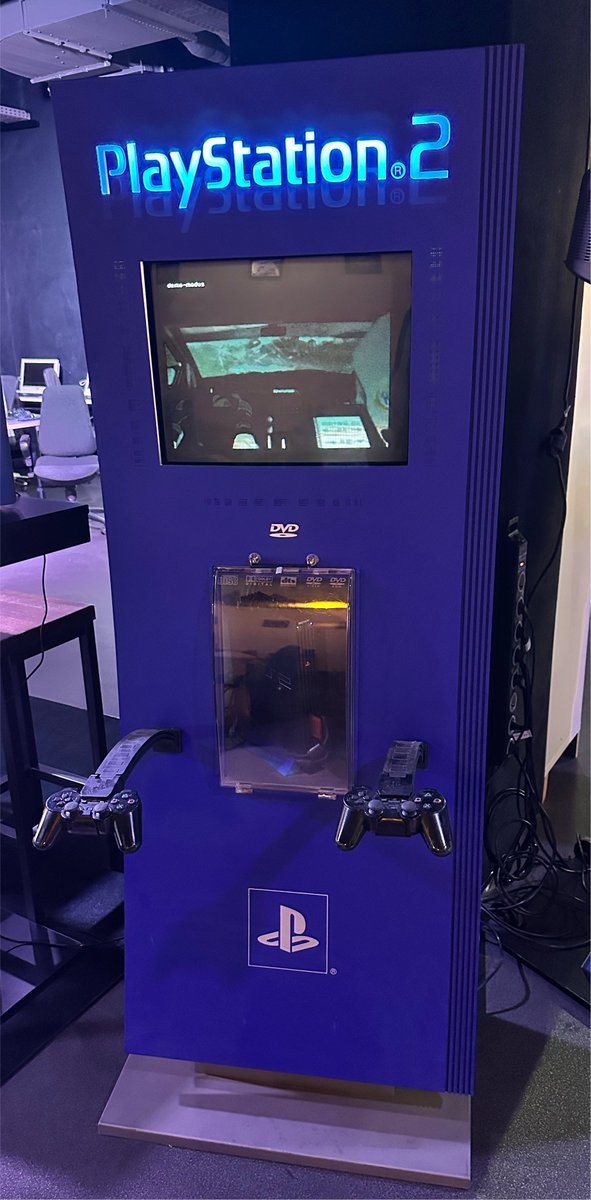 manollo06's tweet photo. A little bit proud off my console kiosk collection.
#playstation #xbox #ngage https://t.co/p6RUbndnaD