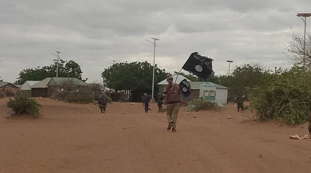 CirkaNews's tweet photo. #UPDATE: Al-Shabaab Releases Photos Claiming Control of Strategic Teedaan

Al-Shabaab has released photographs claiming its fighters are in full control of the strategic town of Teedaan after reportedly capturing Suulaay, Xasan Raqay, and Teedaan during a rapid offensive in South #Somalia’s Hiiraan region.

Multiple independent local and regional sources said #Mogadishu government forces withdrew after heavy fighting. The images appear to show Al-Shabaab fighters inside Teedaan, though they have not been independently verified.

The reported loss of the three towns marks another setback for Mogadishu forces and underscores the group’s ability to seize strategically important territory in South Somalia.