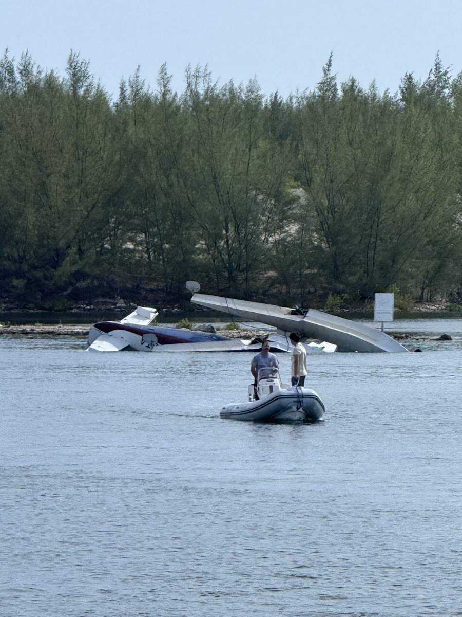 iamajebosimon's tweet photo. 🇧🇸 A seaplane carrying eight American passengers was involved in an accident while attempting to take off in Bimini, Bahamas, on Saturday.

The Bahamas Aircraft Accident Investigation Authority (AAIA) said everyone on board, including the two pilots, was safely rescued without injuries. Passengers exited the aircraft and were transported to shore by boat.

According to the AAIA, the aircraft sustained damage to its floats while taxiing in the waters off North Bimini, leaving it unable to continue its takeoff.
