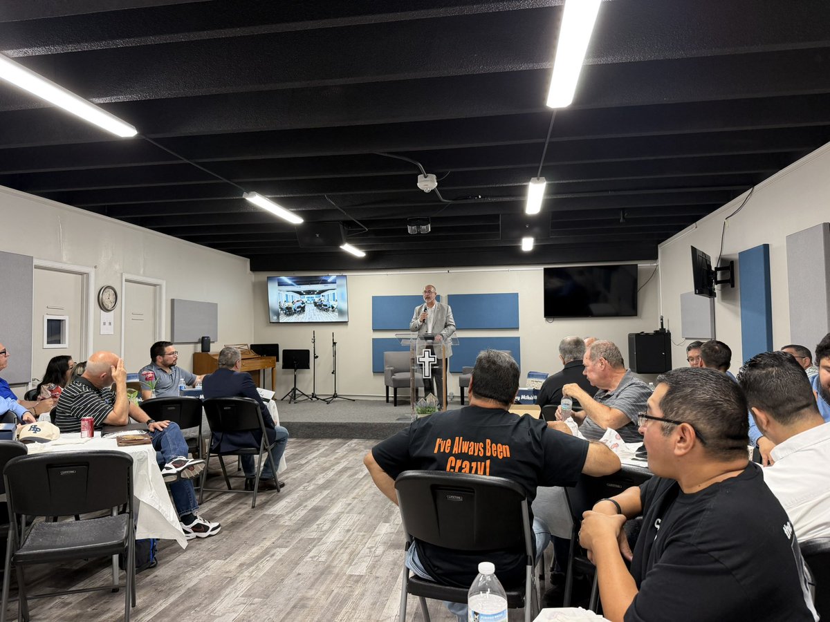 juliosguarneri's tweet photo. Grateful for the opportunity to visit with El Paso area pastors and ministry leaders over lunch. We shared about #GC2strong and what God is doing through @TexasBaptists. 

Larry Floyd and the El Paso Baptist Association are excellent partners. Churches are growing. Others are ready to engage #gc2 and church plants are flourishing. 

#cooperativeprogramstrong #kingdompartners #pastoralleadership