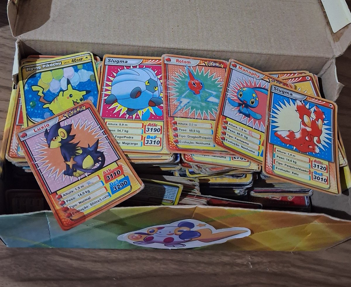 renatuxoo's tweet photo. Eu coleciono as cartinhas pokemon pirata de 5 centavos. Essas q tem as informações dos pokemon erradas são as mais raras ☝️🤓 https://t.co/kI8JjHs2bc