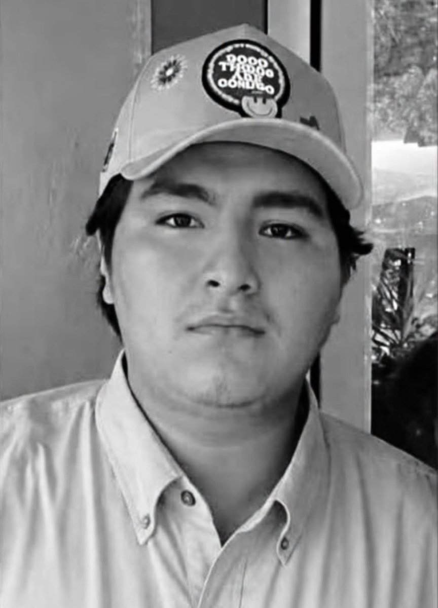 GARCIPAVON's tweet photo. Hace unos días encontraron embols@do y d3smembrado al joven Julio César Arredondo Bojórquez, en una calle de Culiacán, hoy encuentran a otro chico también en Culiacán 🤬

Qué fin de semana tan brutal: confirman que otro joven de 22 años fue víctima de la viol3ncia tras haber sido levantado al salir de su trabajo el pasado jueves.

Álvaro Octavio Duarte Valencia fue reportado como d3saparecido el jueves pasado en Culiacán, al salir de su trabajo, y hoy por la mañana lo devolvieron, pero ya sin vid@.

Qué indescriptible sensación de impotencia. Cuánto dolor deja en otra familia esta descontrolada viol3ncia. ¿la autoridad? Preocupada de maquillar números, dar falsos discursos de tranquilidad y llegar a los lugares hasta que ya no pueden más que acordonar el área.

Me taladra el oído pensar cómo la familia de Álvaro llorará esta pérdida. Si de algo sirve, estoy pidiendo por ustedes y para su descanso eterno. Esta infamia no puede seguir, no puede ser posible que con tanta facilidad les extingan la vida a los jóvenes.

Dios los cuide a todos y que no haya necesidad de escribirlo por esto nunca más.

✍️  Fernando Gómez Bórquez
