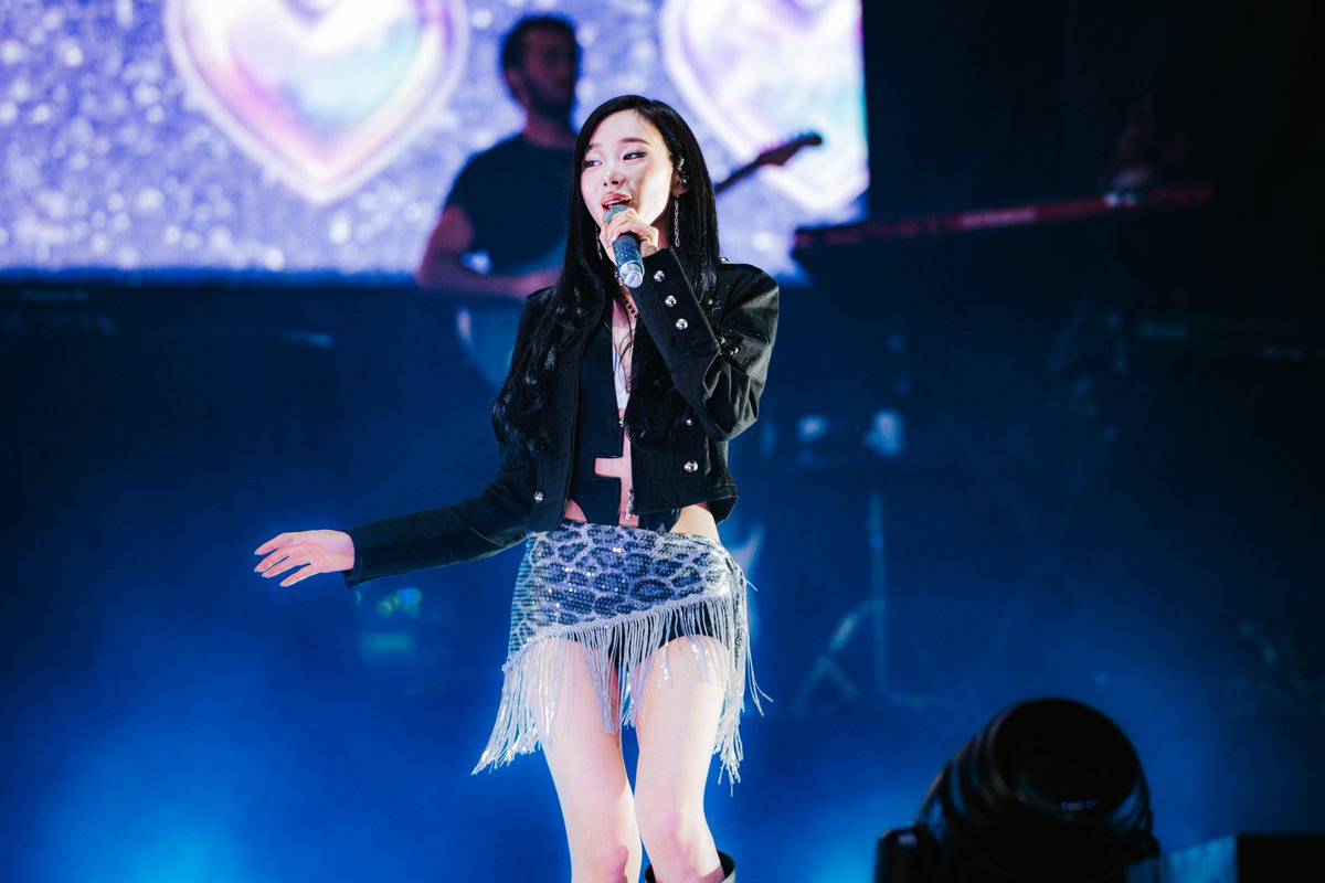 headlineplanet's tweet photo. aespa performing at Lollapalooza 2026

(Photos by Andrea Escobar Garcia for Lollapalooza) https://t.co/yM4zSu9jXP