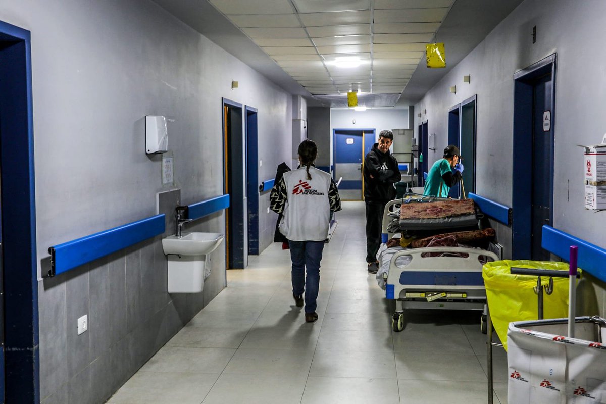 ConflictTR's tweet photo. Gazze'deki acil tıp doktoru Dr. Bing Li:

Temel ilaç stokları tükendi. Tıbbi cihazlar hizmet dışı kalma riskiyle karşı karşıya.

- AA https://t.co/UCahfpMNUF