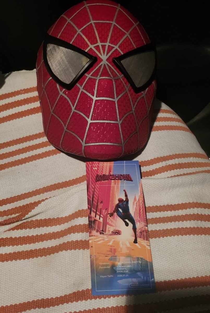 bugravlkn's tweet photo. Özel bilet kalmaz diye üzülüyordum, neyse ki kalmış🕸️🕷️ https://t.co/RB706J7ODJ