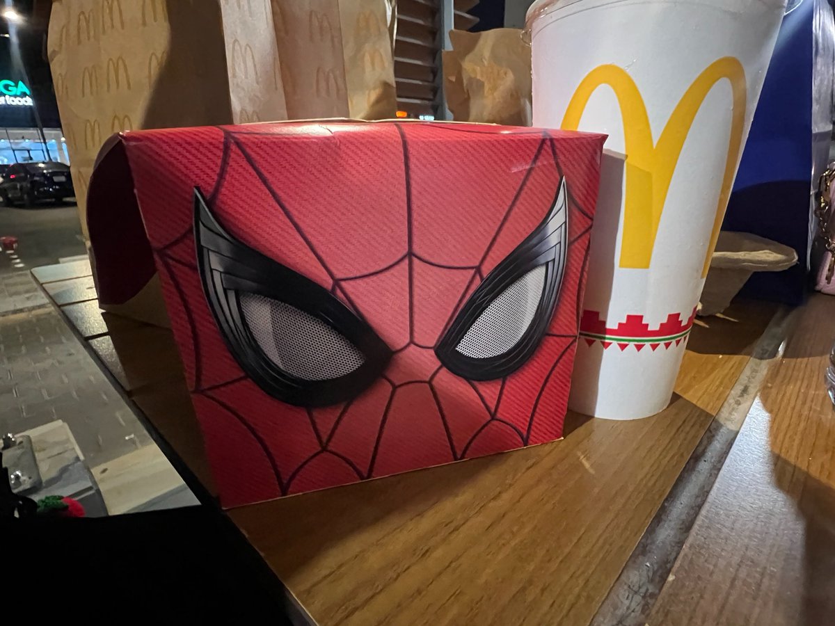 nobotherheree's tweet photo. #spiderman https://t.co/kBwqhY2yFd